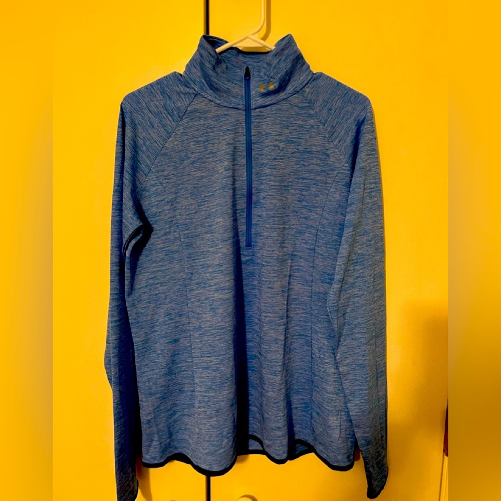 Like new women’s Under Armour quarter zip with key pocket